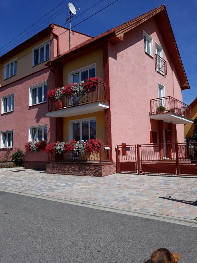 Liptovský Mikuláš Apartmany Boss מראה חיצוני תמונה