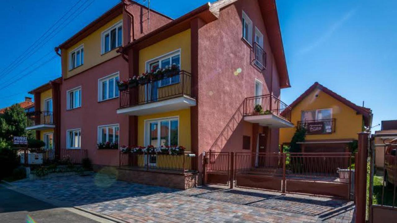 Liptovský Mikuláš Apartmany Boss מראה חיצוני תמונה